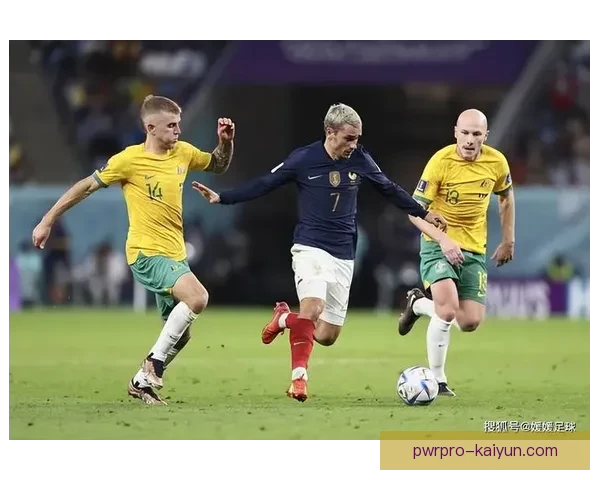 阿兹蒙的射门方式正持续吸引关注，表现稳健值得期待